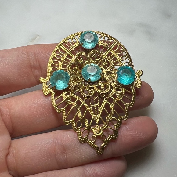 Vintage Gold Filigree Brooch with Aqua Stones – Ornate Statement Piece - Picture 2 of 4